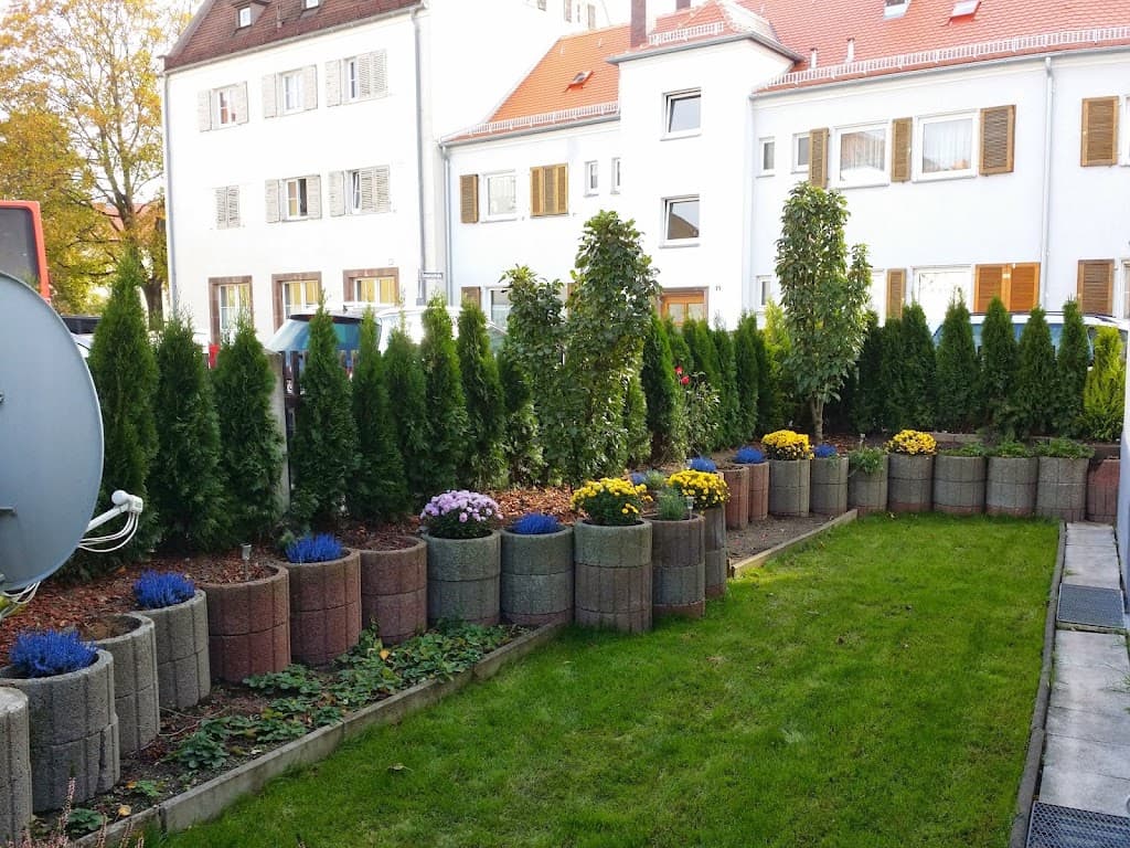 Garten und Gehölzpflege, Obstbaumschnitt, Formschnitt an Ziergehölzen(Bäumen und Sträuchern), alles Rund um ihre Freiräume