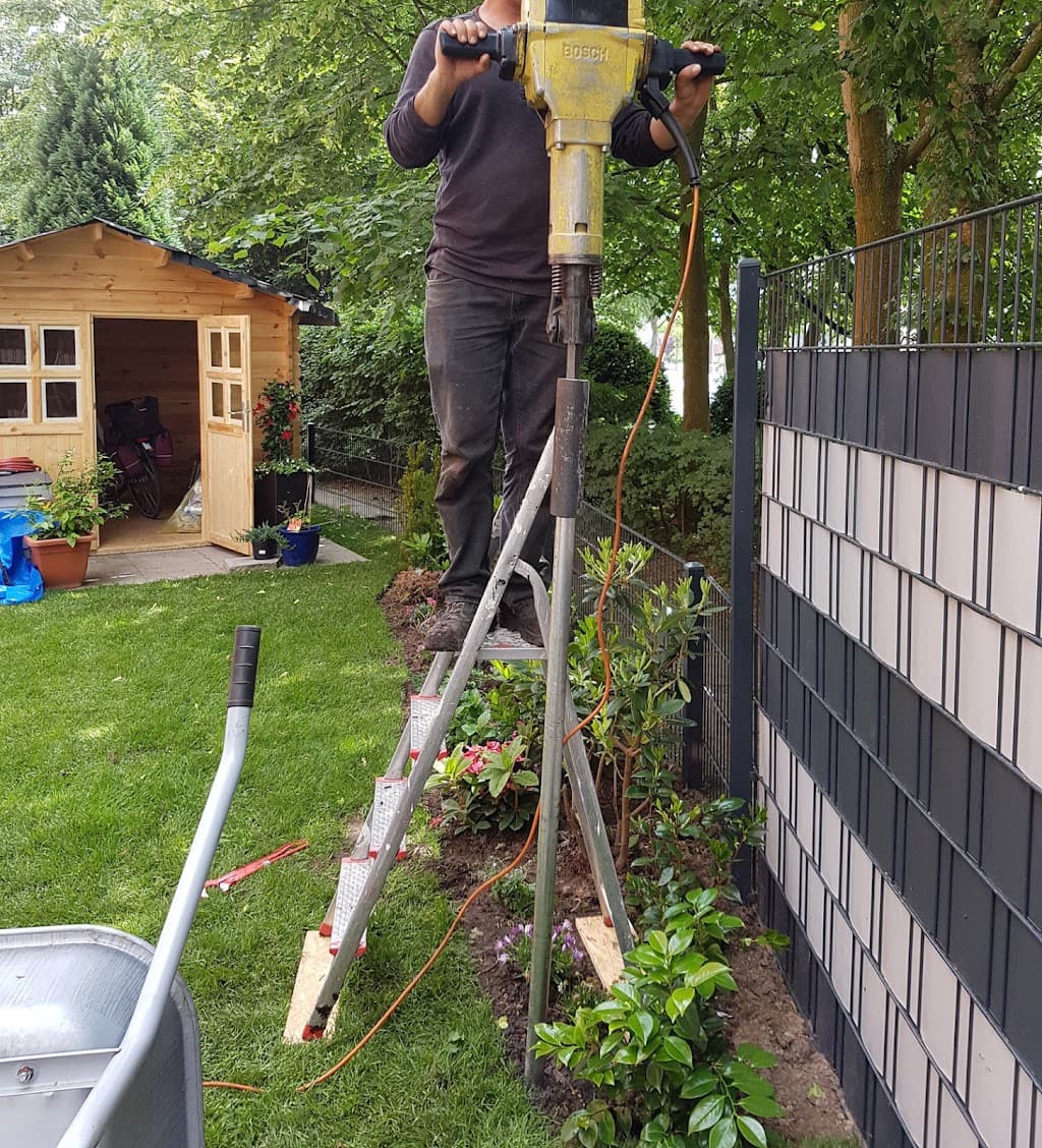 Erdic Gartenbau GmbH - Rollrasen, Pflasterarbeiten, Baggerarbeiten, Gartenpflege & Brunnenbau