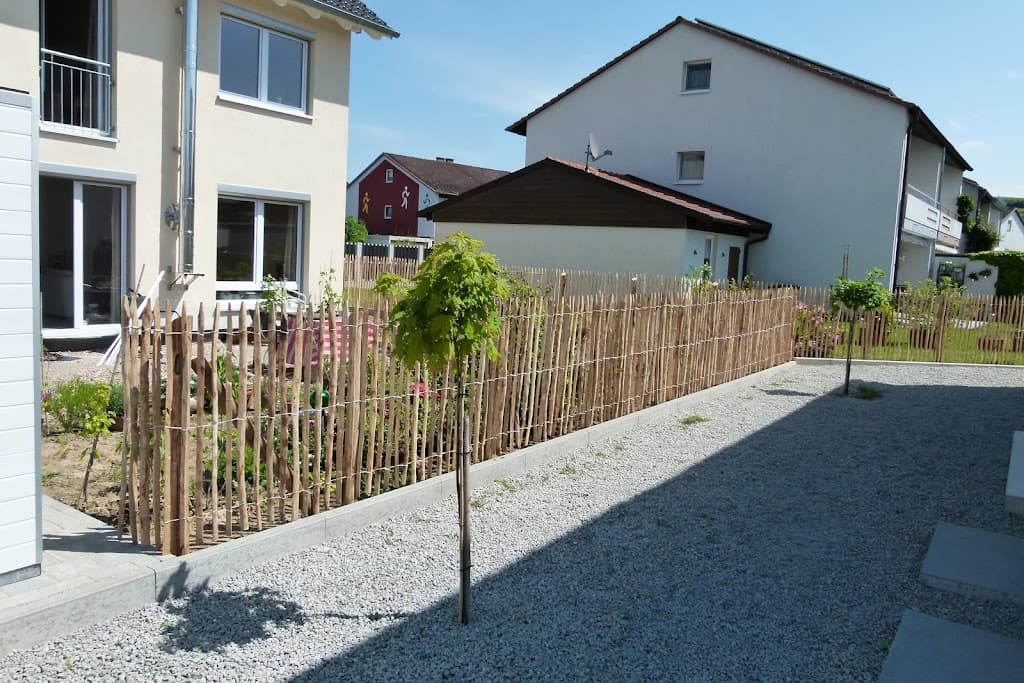 natur-zaun - Online Fachhandel für Staketenzäune und natürlichem Sichtschutz