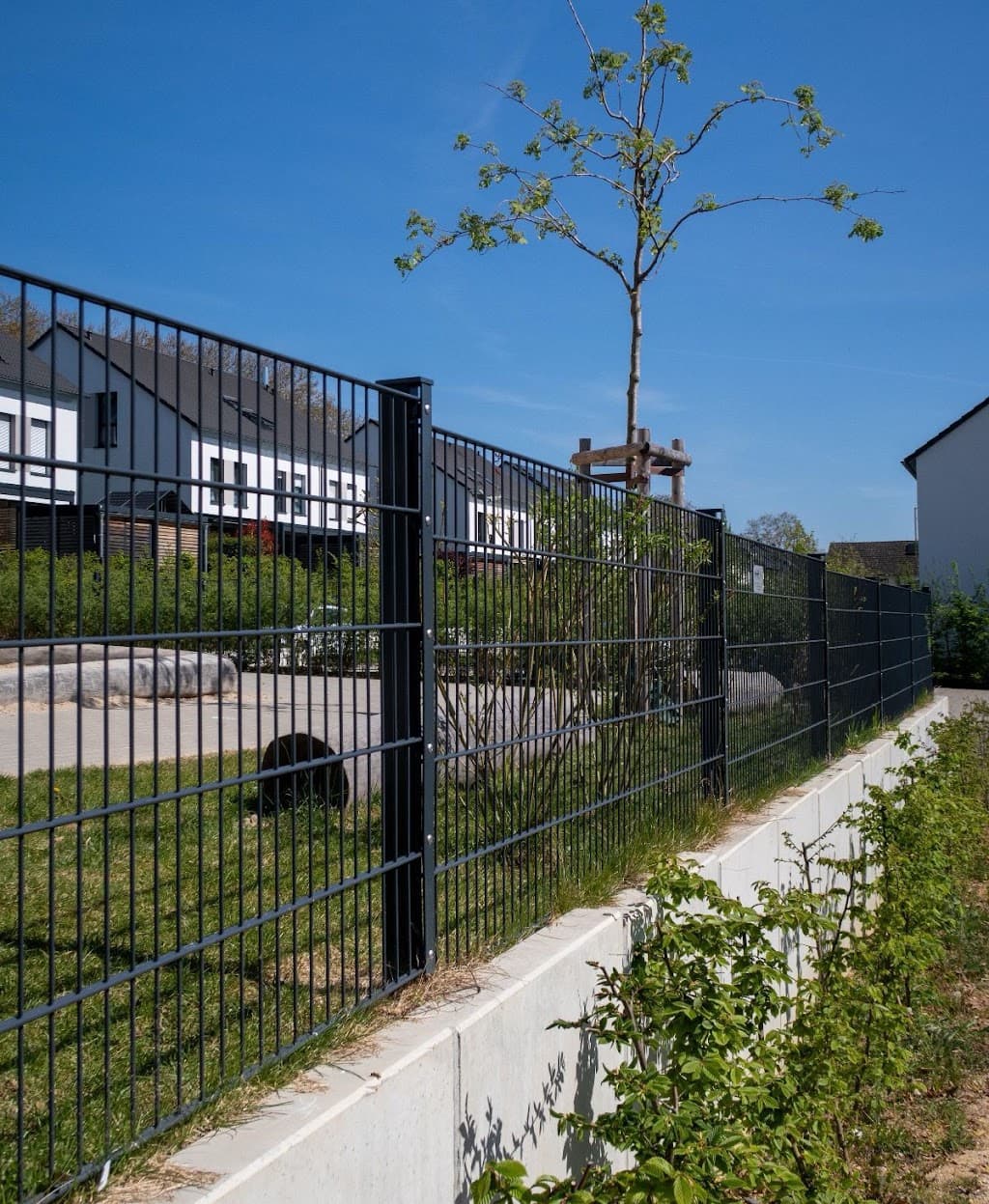 Wind Zaun-Center | Zaunbau | Doppelstabmattenzaun